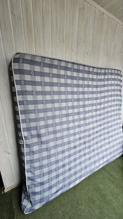 Продам матрац 1800/2000