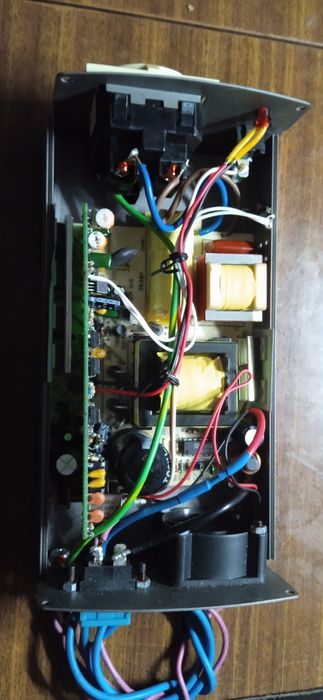 Перетворювач з 12v в 220v  (під ремонт)