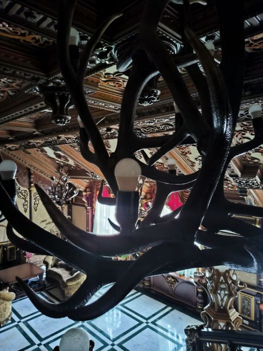 Люстри та  бра з рог  оленя