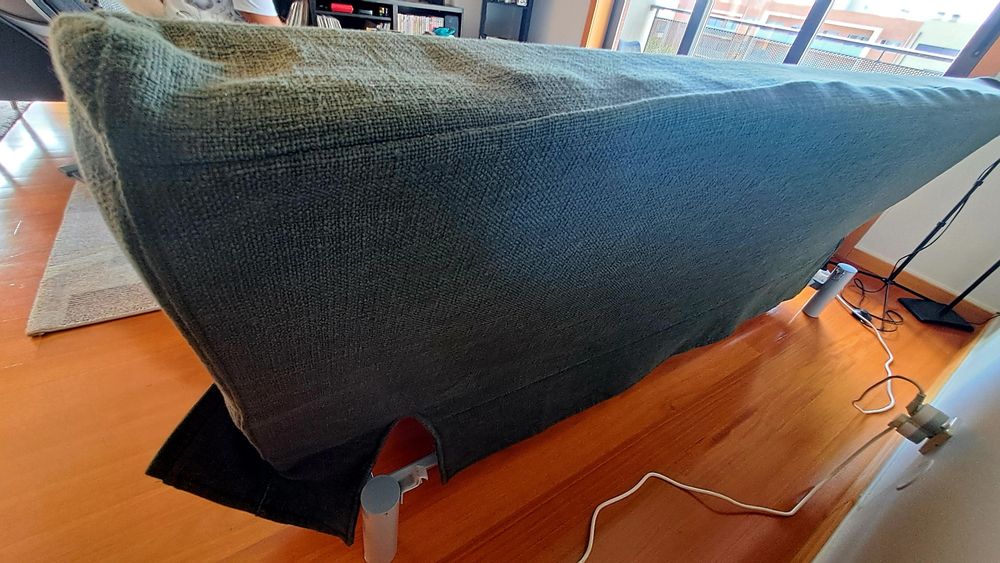 Sofá 3 lugares, sofá/cama com 2 conjuntos de capas amovíveis.