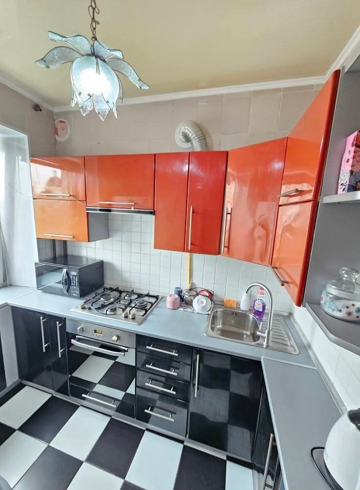 Продам 1-кім квартиру, район 8-9 школи