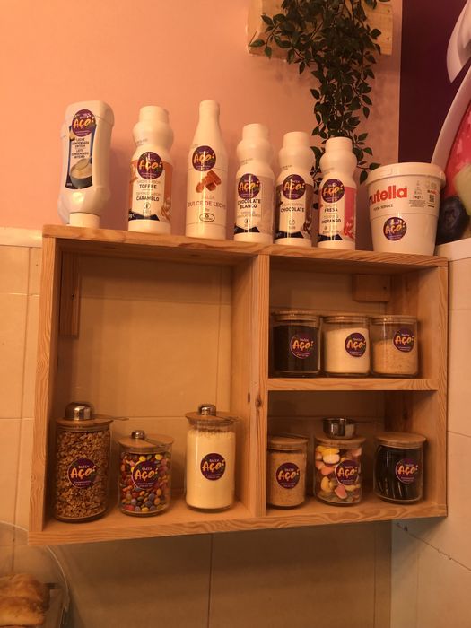 Móveis de Paletes e pinho para loja de Açai