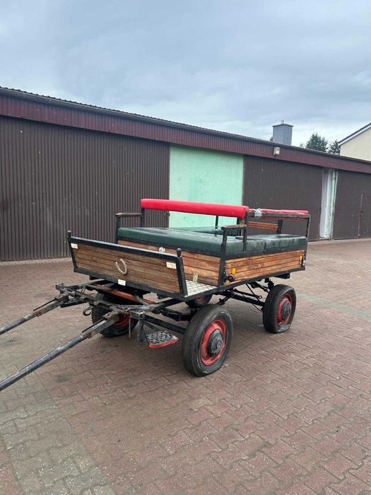 Piękna bryczka konna