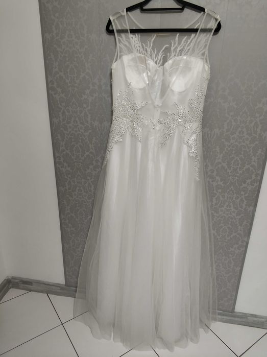 Piękna sukna ślubna