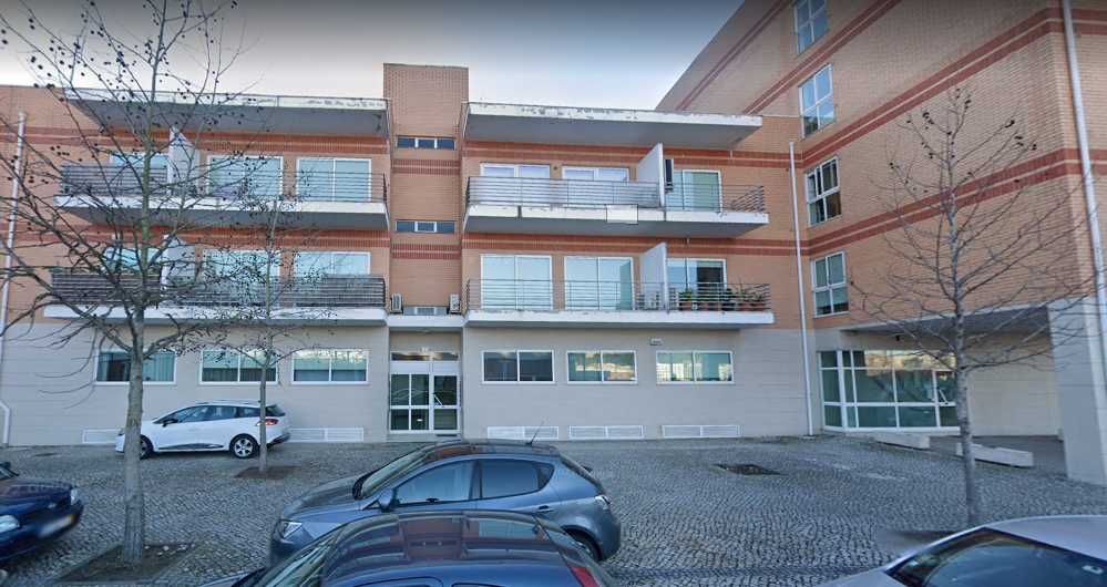 Apartamento T0 C/ Garagem Av. Guarda Inglesa - Portugal dos Pequenitos