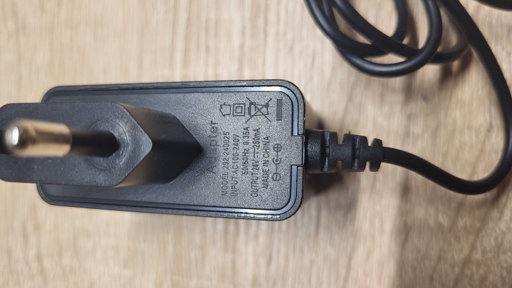 Блок питания 24V 0.25A (6W) — адаптер для LED, роутеров, камер