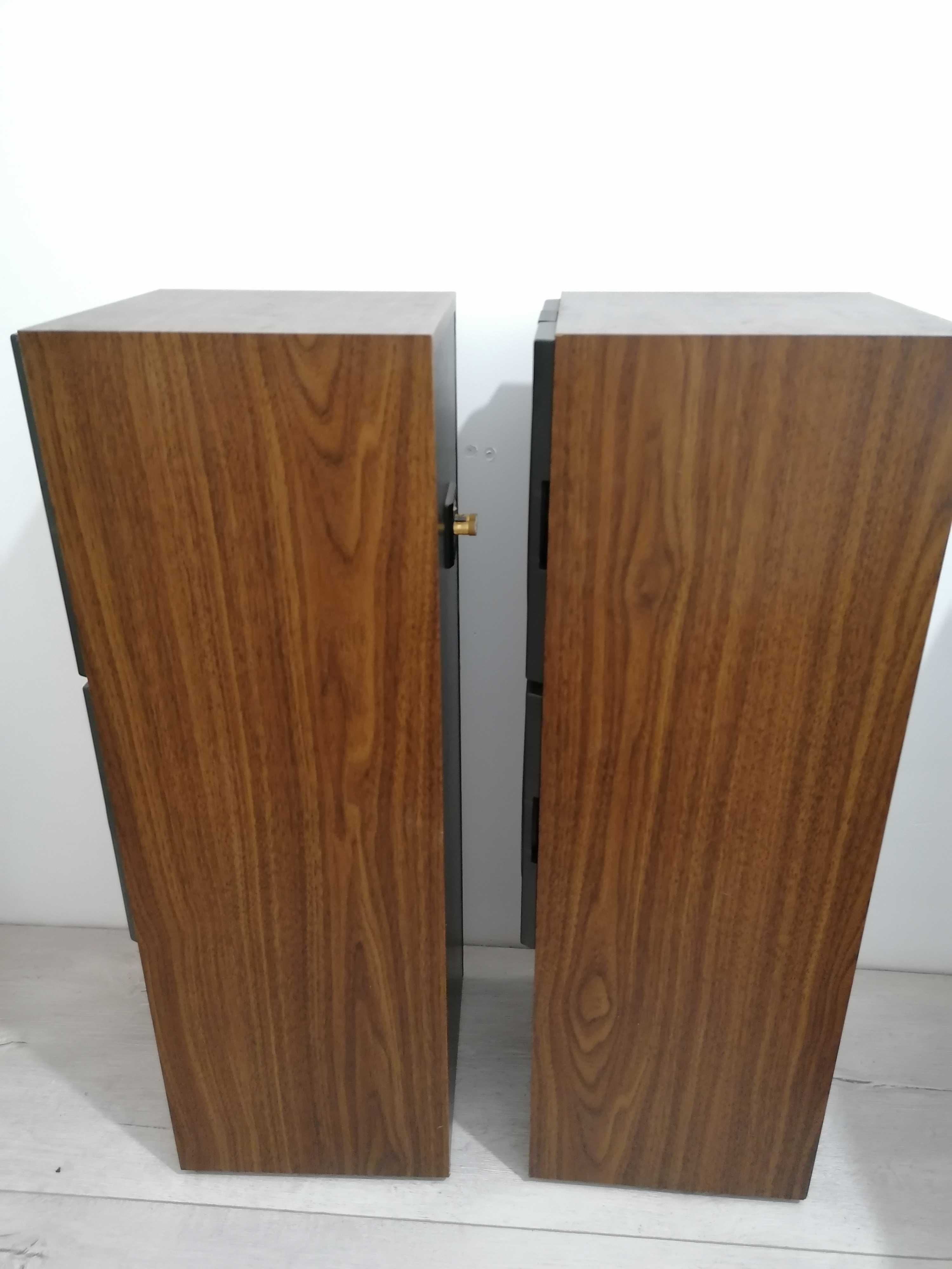 Angielskie kolumny stereo KEF C75 z głośnikami Uni-Q SP3095