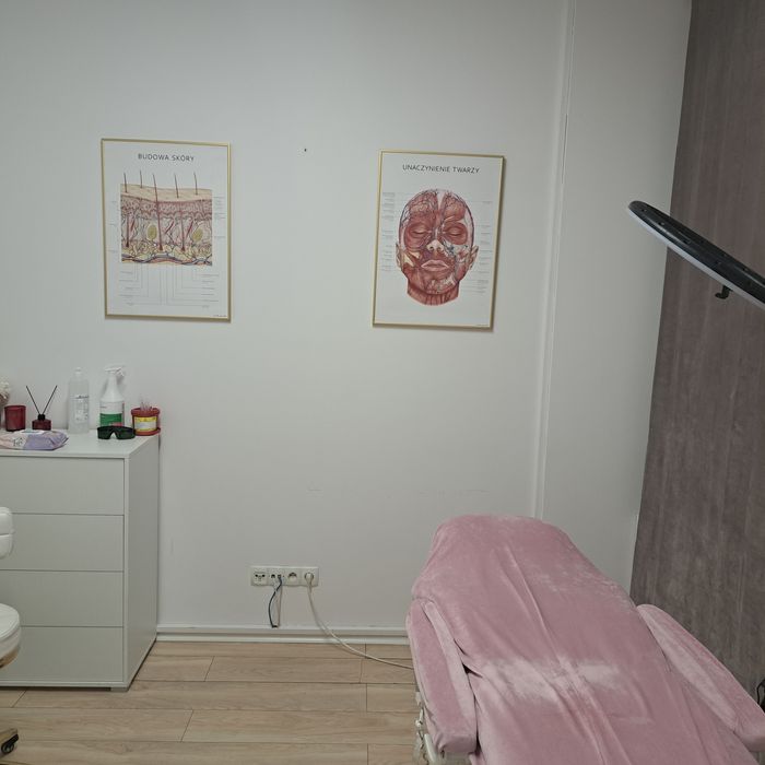 Podnajme stanowisko do manicure .SZCZEPIN