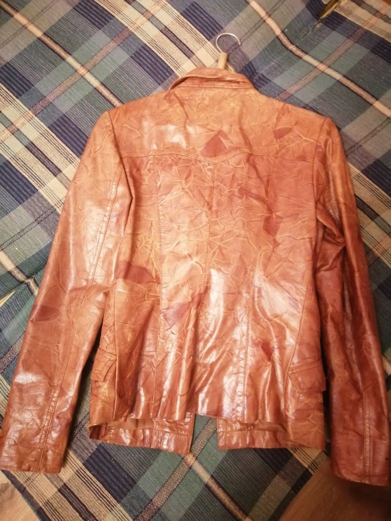 Шкіряна куртка для жіночки або дівчини