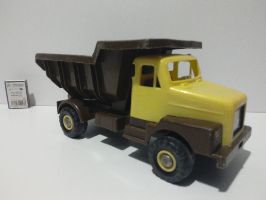 stara zabawka PRL wywrotka Volvo jak Kraz Ził stare zabawki czz retro