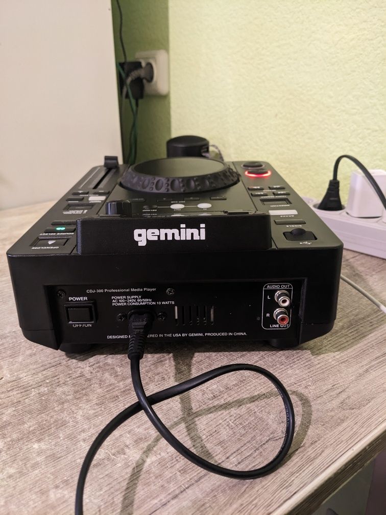 Програвач Gemini CDJ-300