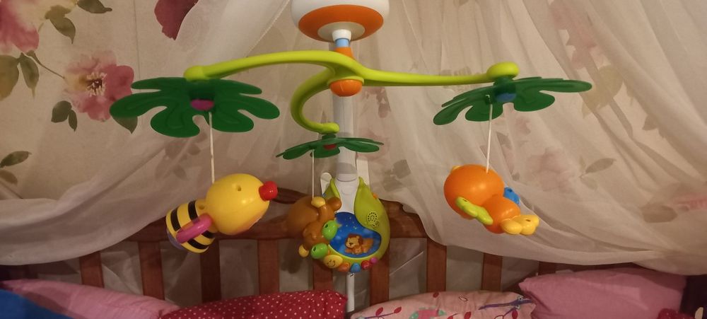 Мобіль на колиску
