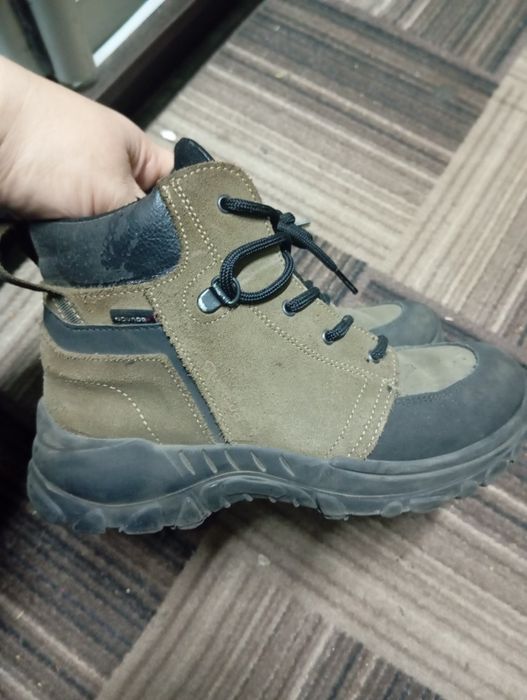 Отдам ботинки ..