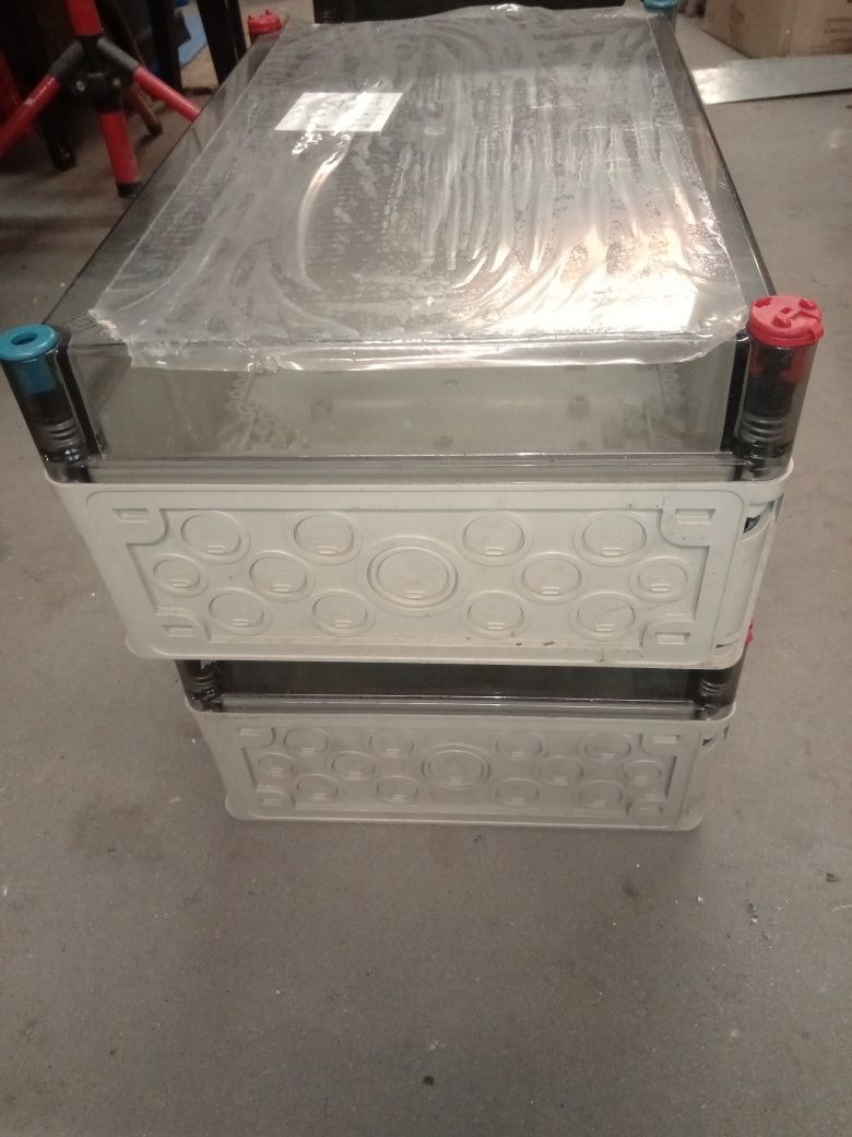 Skrzynka elektryczna z poliwęglanu.450x300x170 mm.