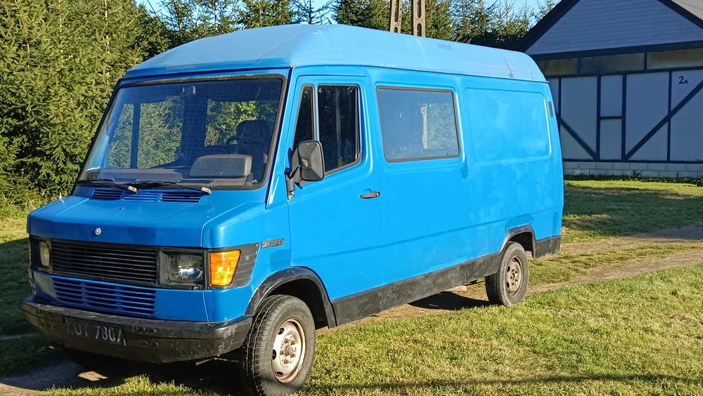 Mercedes-Benz 207D