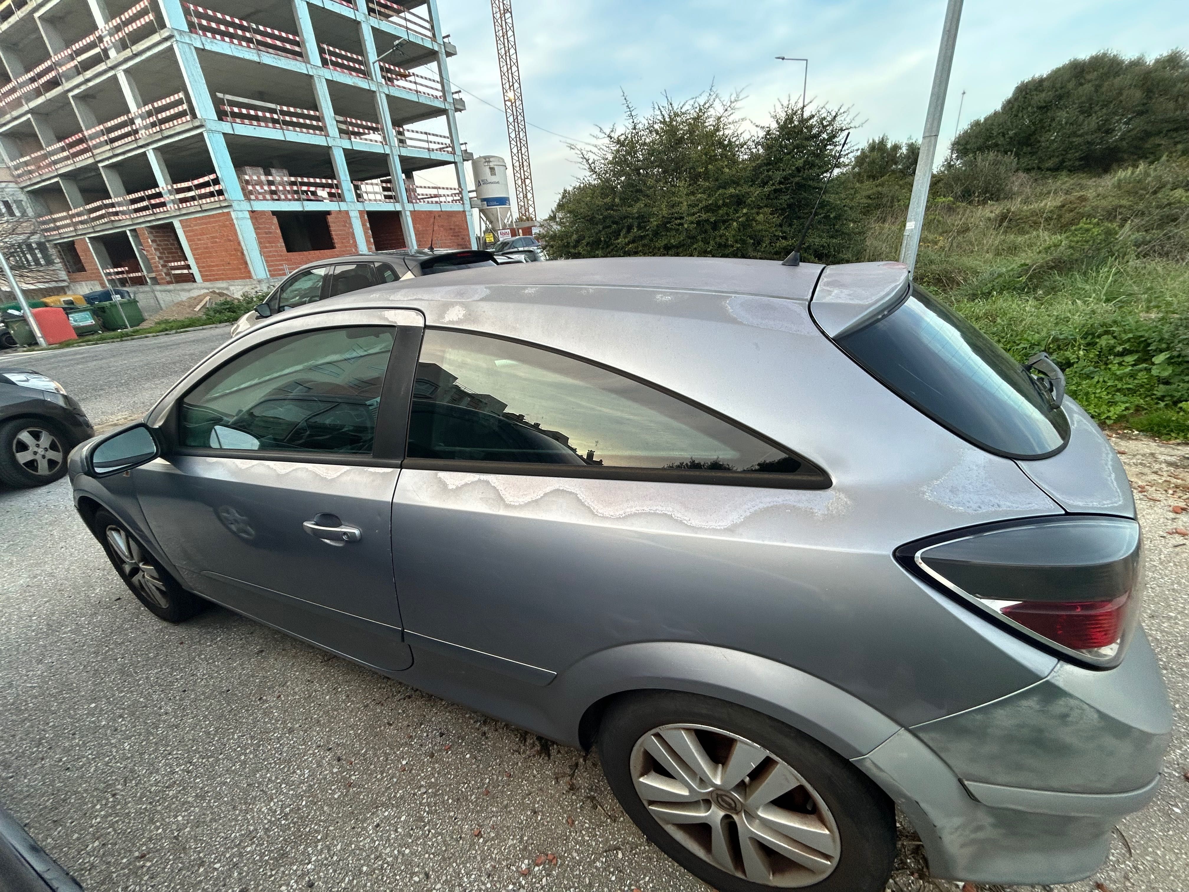 Opel Astra GTC 1.3 Motor avariado (para peças ou recuperação)