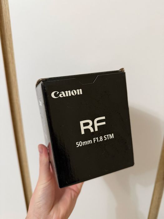Обєктив Canon rf 50 mm F1.8