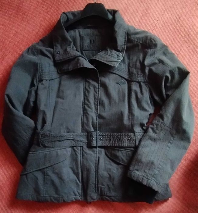 Продам куртку демисезонную