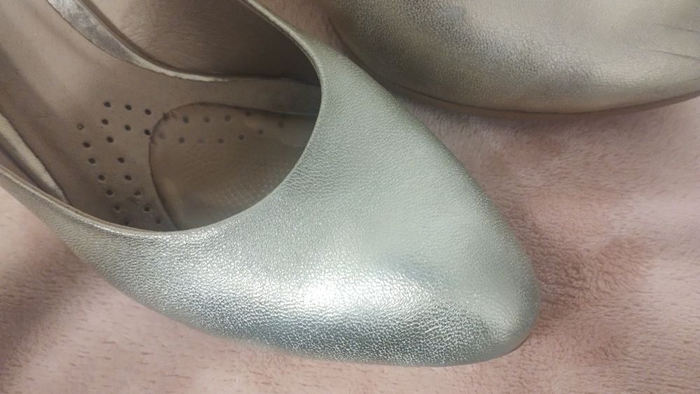 Buty ślubne złote