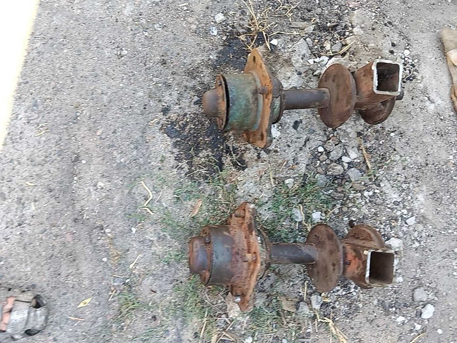 Ступицы пятишпиличные с подшипниками и осями