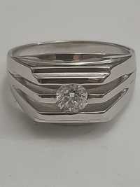 Золотой перстень с бриллиантом 0.55 ct .