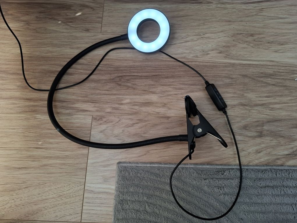 Lampka biurkowa książkowa led trzy barwy światła klips USB Czarna