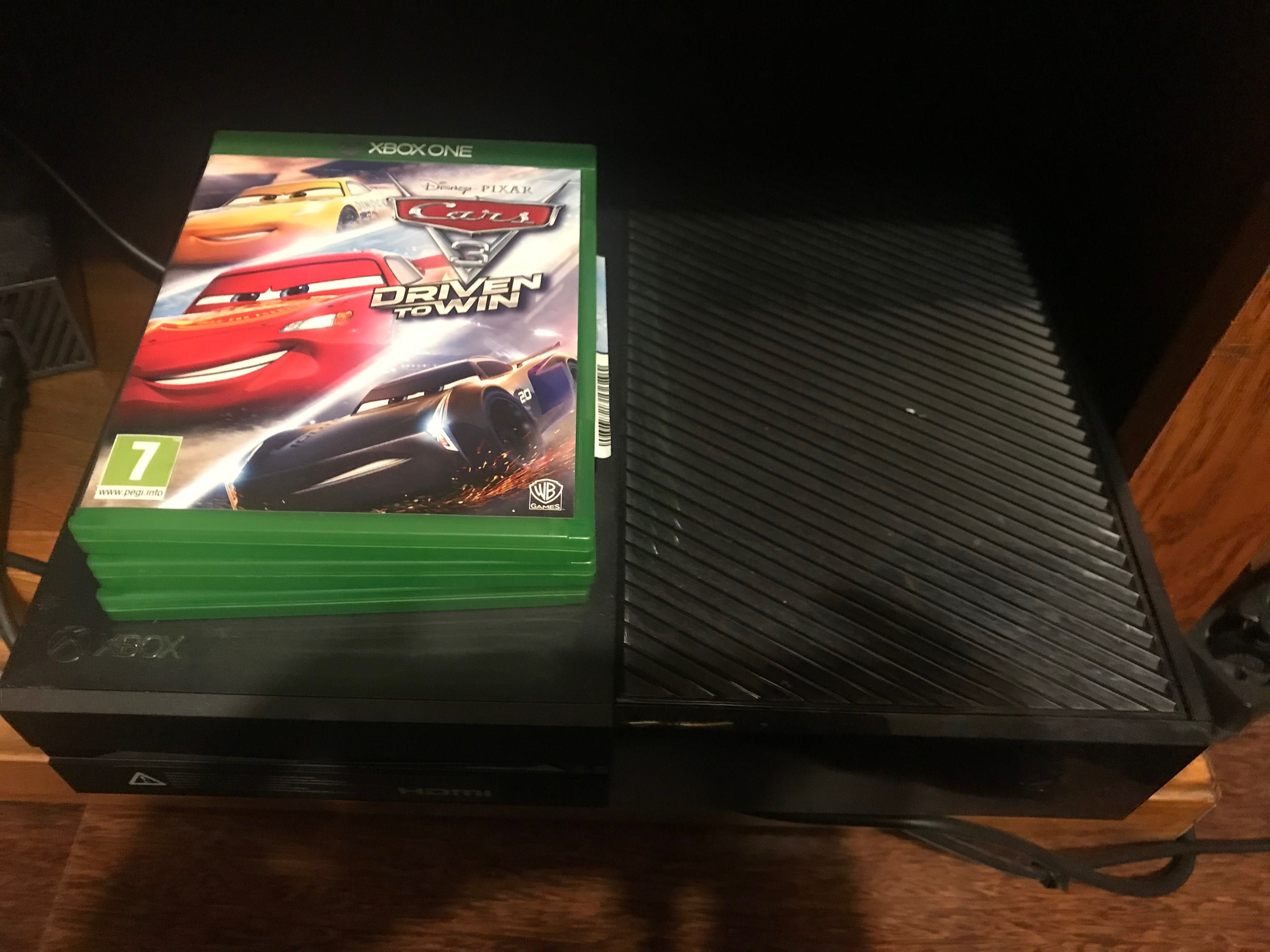 Consola Xbox one X 1TB (não série X) com caixa semi-nova