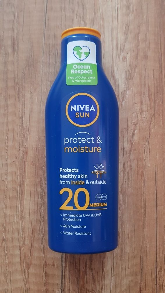 Nivea Sun Protect & Moisture balsam do opalania SPF20 wodoodporny