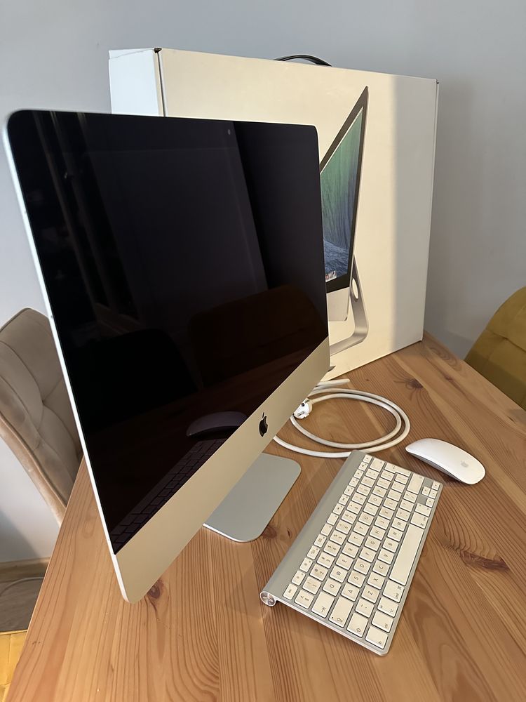 Komputer iMac z 21,5 -calowym ekranem z podswietleniem LED