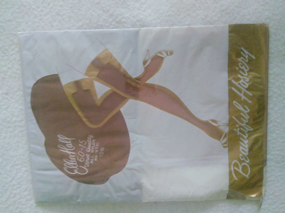 Pończochy Vintage USA lata 50-te 100 nylon rozmiar 10,5 ze szwem