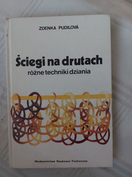 Książka " Ściegi na drutach "