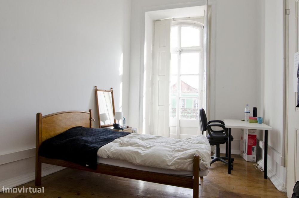 34684 - Único quarto arrumado perto ISA e Polo...