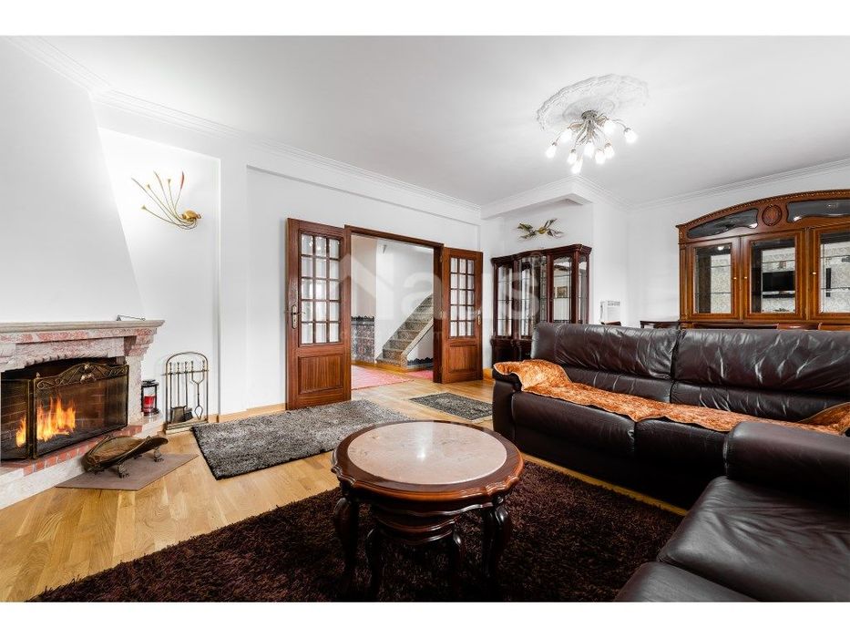 Moradia T2 mobilada com logradouro