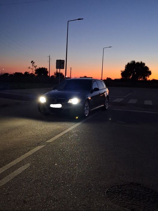 BMW E91 320D Touring Pack M

2.0 177cv Cx.Manual 6v

Ano/mês 2008/02