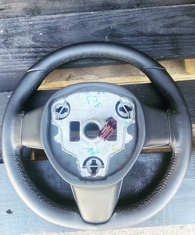 Кермо, руль Tesla Model 3/Y, стан ідеал, з підігрівом, 2024рік