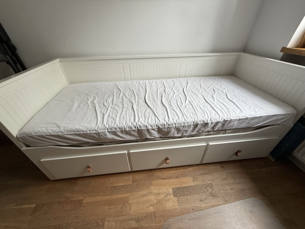 Łóżko Hemnes Ikea rozkładane dwa materace 162x209