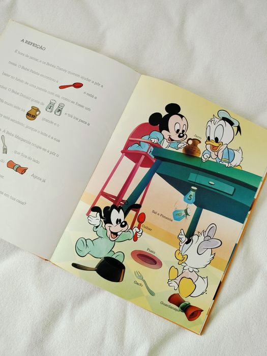 Brincando com as palavras Em casa Disney • Porto editora