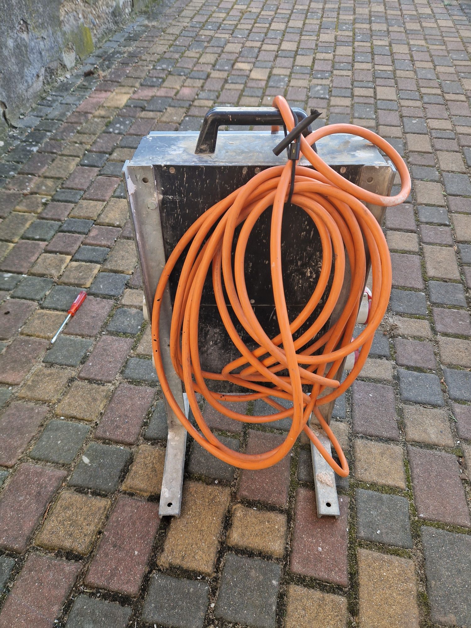 Rozdzielnia budowlana GIFAS - 230V / 400V,  18 gniazd, 2 różnicówki