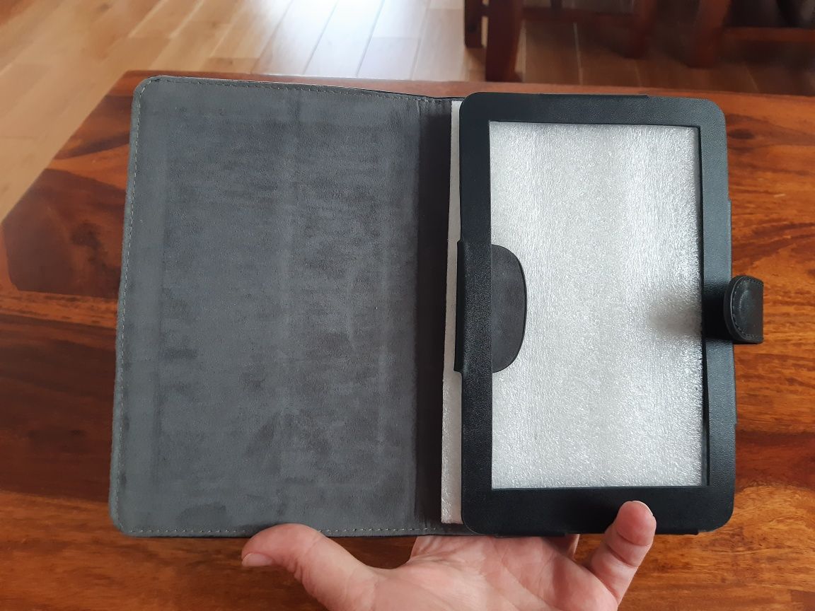Czarne Etui na tablet