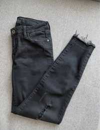 Czarne spodnie jeansy z przetarciami Zara S