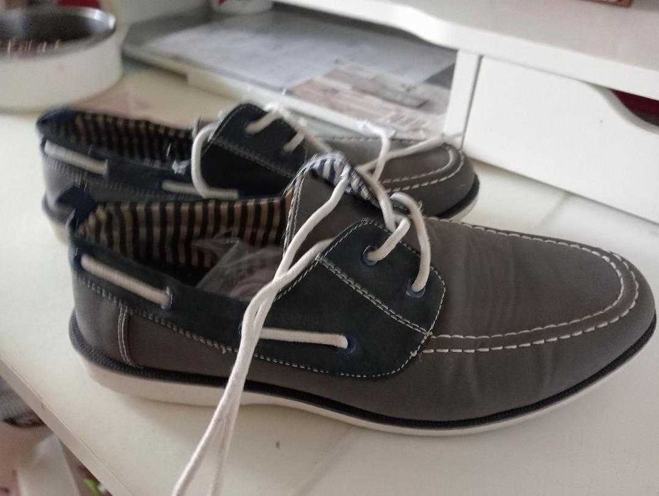Sapatos de homem em bom estado