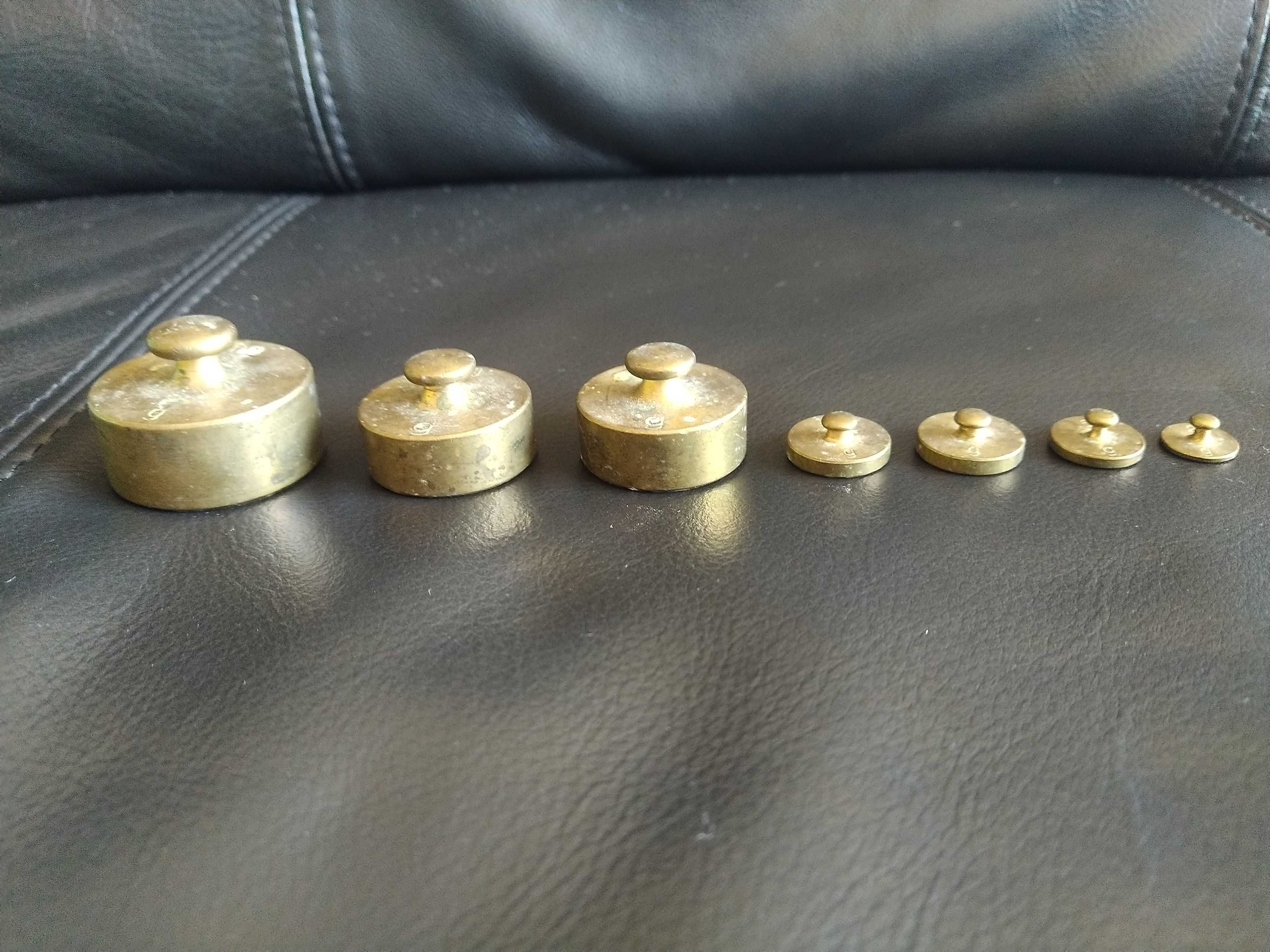 Antigo conjunto de 7 pesos de balança de ourives/farmácia 200gr a 2 gr