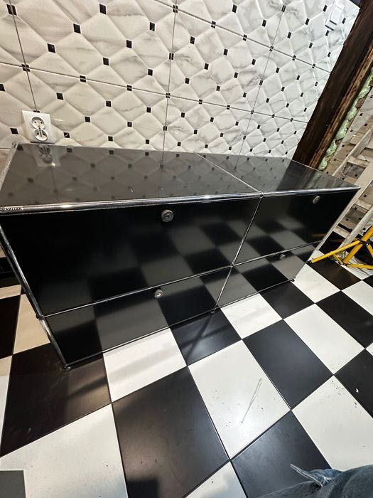 USM Haller Sideboard – 4-drzwiowy, czarny