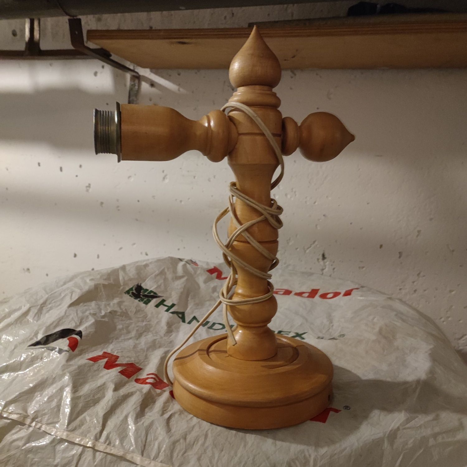 Lampa kinkiet drewniany