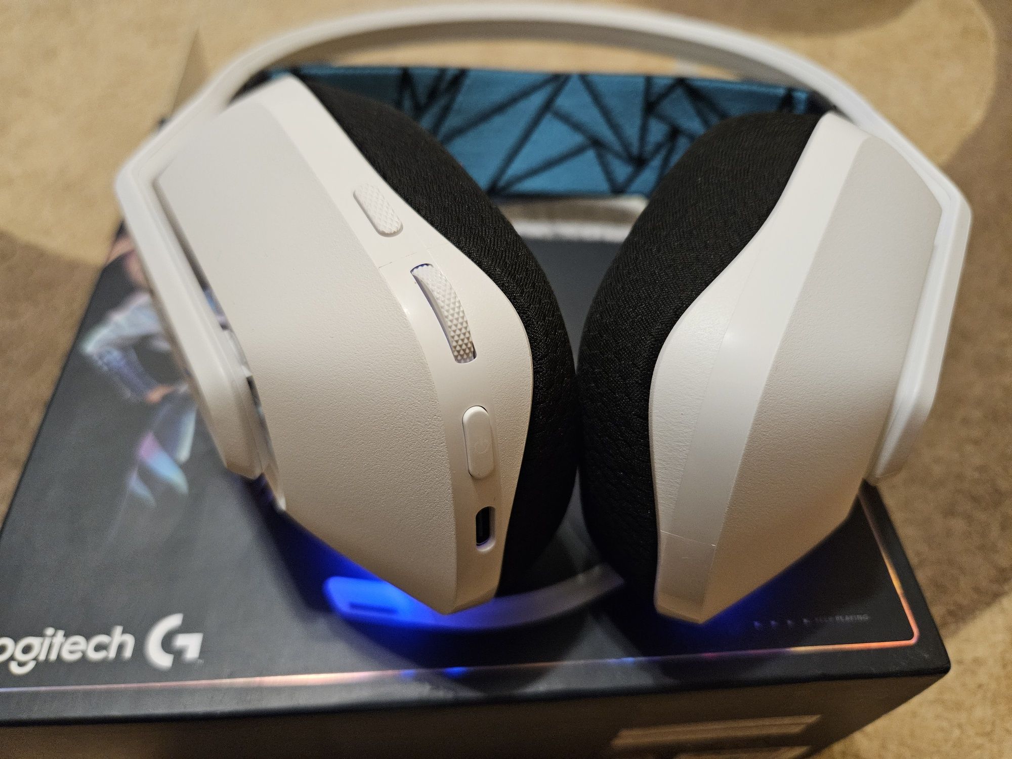Ігрові навушники Logitech g733