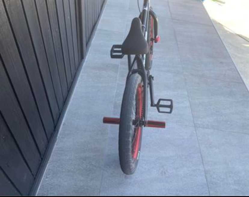 Bicicleta BMX personalizado como nova