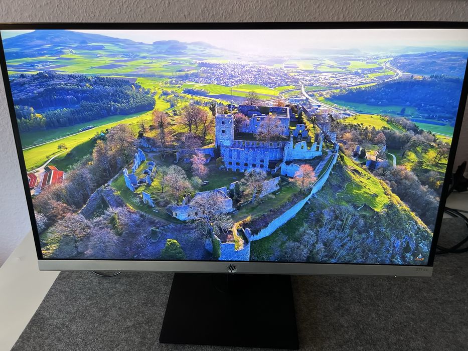 #1502 Hp 27 f 4K Monitor 27” cali UHD