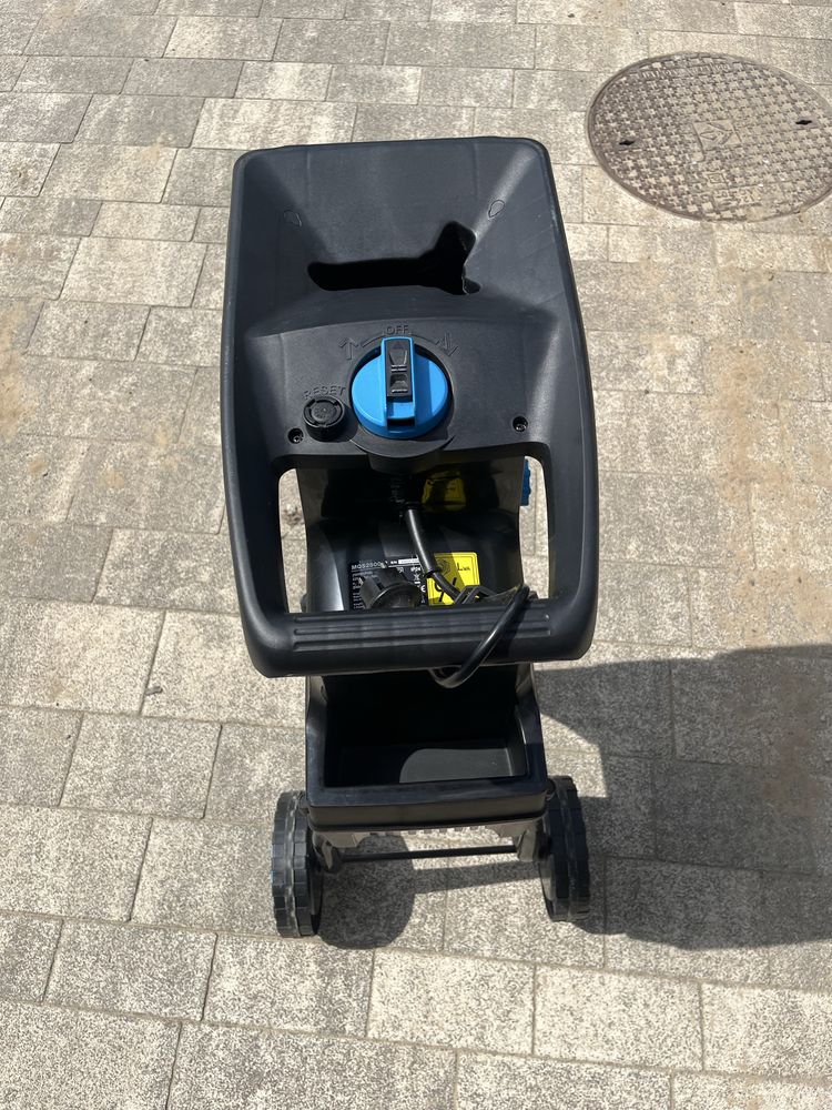 Rozdrabniacz do gałęzi MacAllister 2500W czarny