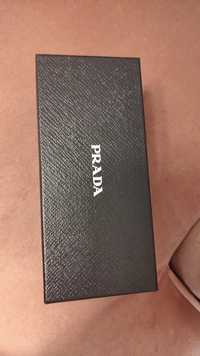 Pudełko marki Prada