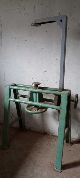 Trzymak rzeźbiarski, imadło obrotowe.